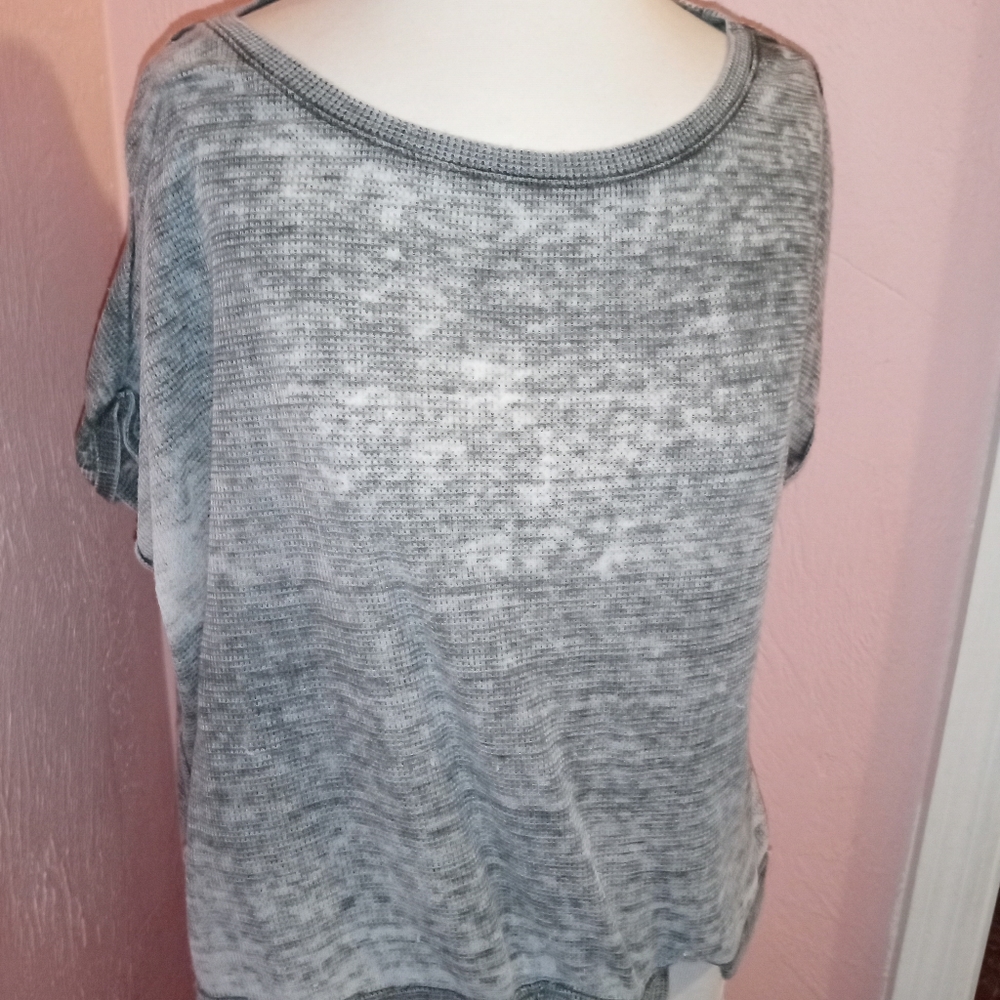 Juniors Gray Short Sleeve shirt